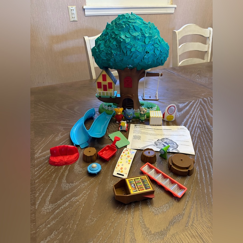 O the Owl and Katrina Kitty Kat treehouse Playset Daniel Tiger Neighborhood